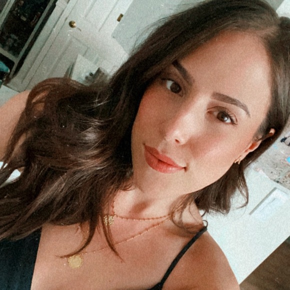 Meet your Posher, Sabrina - Picture 1 of 1